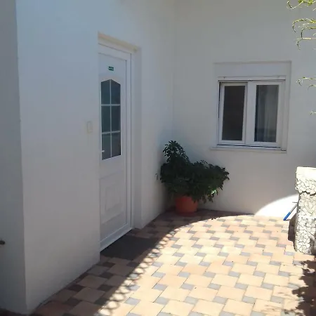 Maslina Biograd Na Moru